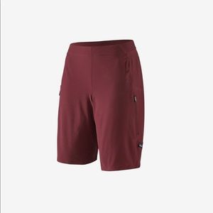 SOLD/Patagonia Women’s Tyrolean Bike Shorts 9 1/2” size 4